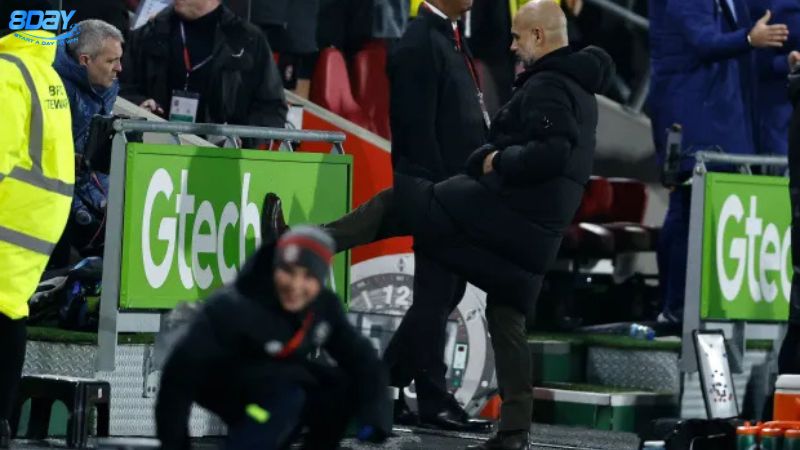 pep-guardiola-tuc-gian-2